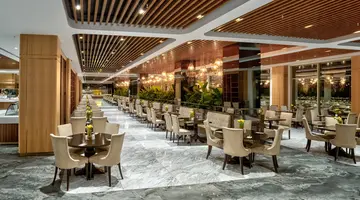 Vogue Hotel Supreme