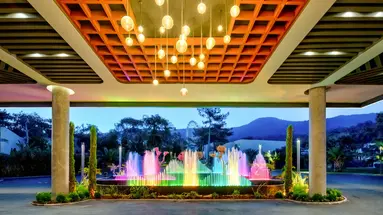 Vogue Hotel Supreme