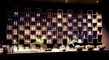 Vogue Hotel Supreme