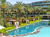Vogue Hotel Supreme