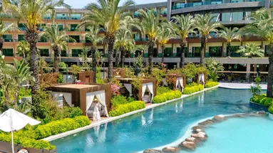 Vogue Hotel Supreme