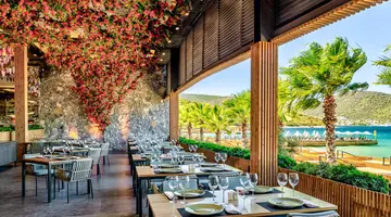 Vogue Hotel Supreme