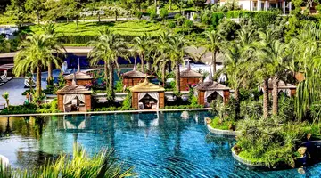 Vogue Hotel Supreme