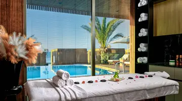 Vogue Hotel Supreme