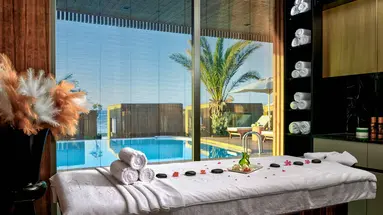 Vogue Hotel Supreme