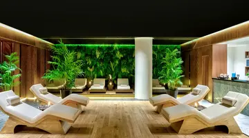 Vogue Hotel Supreme