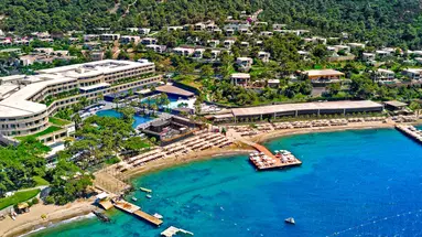 Vogue Hotel Supreme