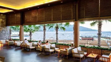 Vogue Hotel Supreme