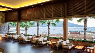 Vogue Hotel Supreme