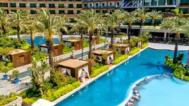 Vogue Hotel Supreme