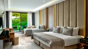 Vogue Hotel Supreme