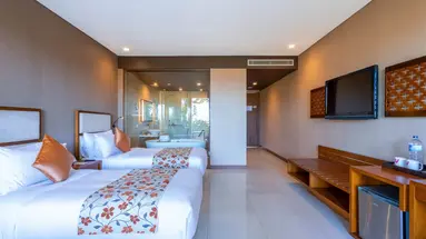 Vouk Hotel And Suites