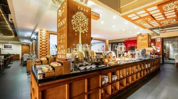 Vouk Hotel And Suites
