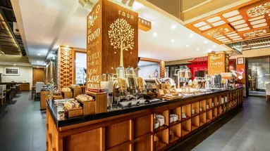 Vouk Hotel And Suites