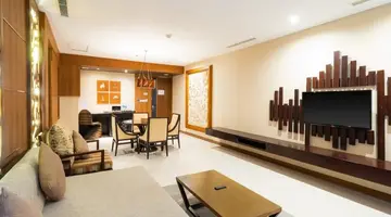 VOUK HOTEL & SUITES