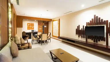 VOUK HOTEL & SUITES