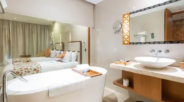 VOUK HOTEL & SUITES