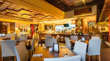 VOUK HOTEL & SUITES