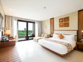 VOUK HOTEL & SUITES