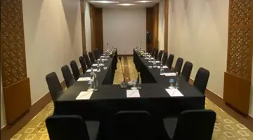 VOUK HOTEL & SUITES