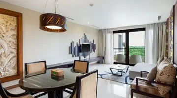 VOUK HOTEL & SUITES