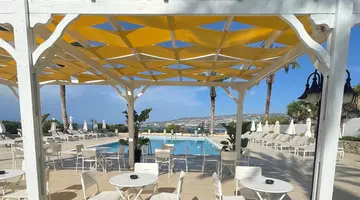 VRACHIA BEACH HOTEL & SUITES - ADULTS ONLY (+15)