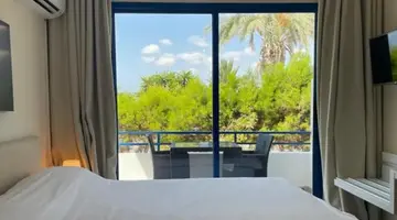 VRACHIA BEACH HOTEL & SUITES - ADULTS ONLY (+15)