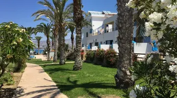 Vrachia Beach Hotel & Suites (Adults Only)