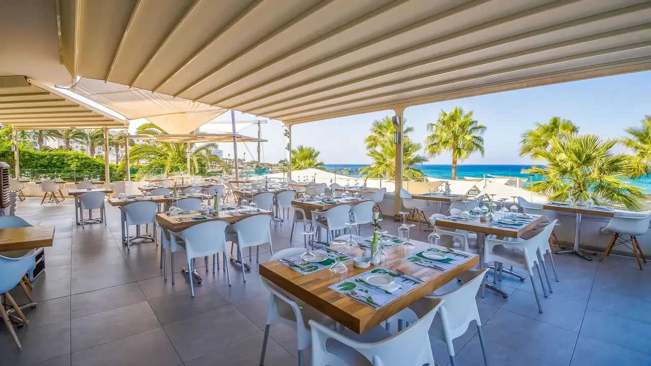 Vrissaki Beach Hotel