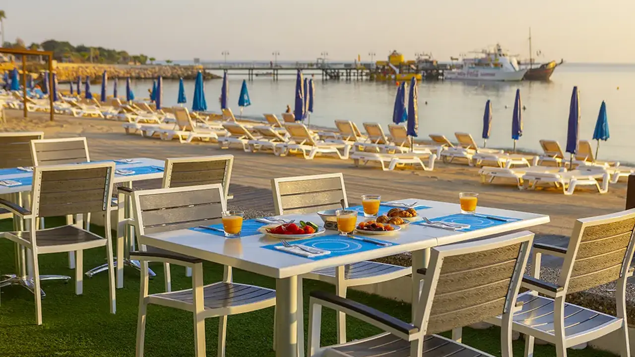 Vrissaki Beach Hotel
