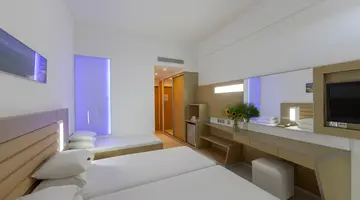 VRISSAKI BEACH HOTEL