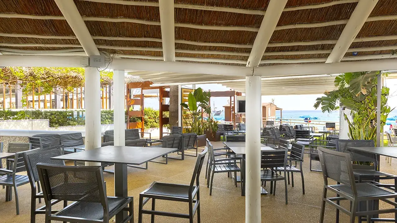 Vrissaki Beach Hotel