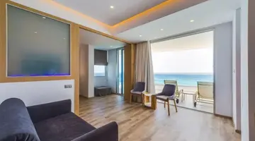 Vrissaki Beach Hotel