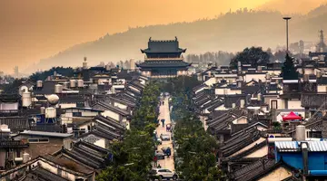 W Cieniu Pagód: Podróż przez Wietnam i Chiny