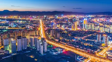 W Cieniu Pagód: Podróż przez Wietnam i Chiny