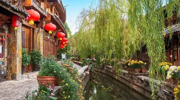 W Cieniu Pagód: Podróż przez Wietnam i Chiny