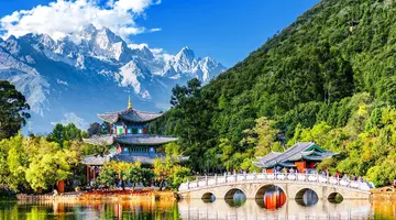 W Cieniu Pagód: Podróż przez Wietnam i Chiny