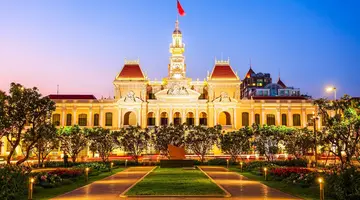 W Cieniu Pagód: Podróż przez Wietnam i Chiny