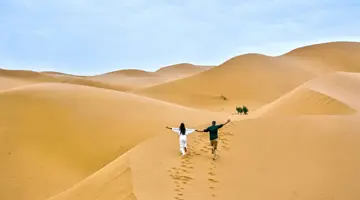 W objęciach Sahary: Podróż Przez Czas i Piasek