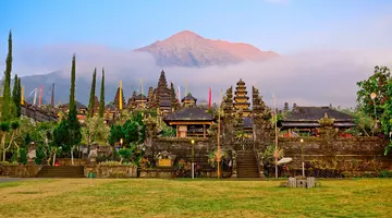 Wakacje Pod Palmami! Boskie Bali