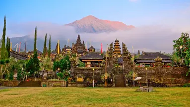 Wakacje Pod Palmami! Boskie Bali