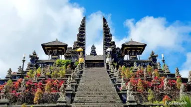 Wakacje Pod Palmami! Jawa I Bali