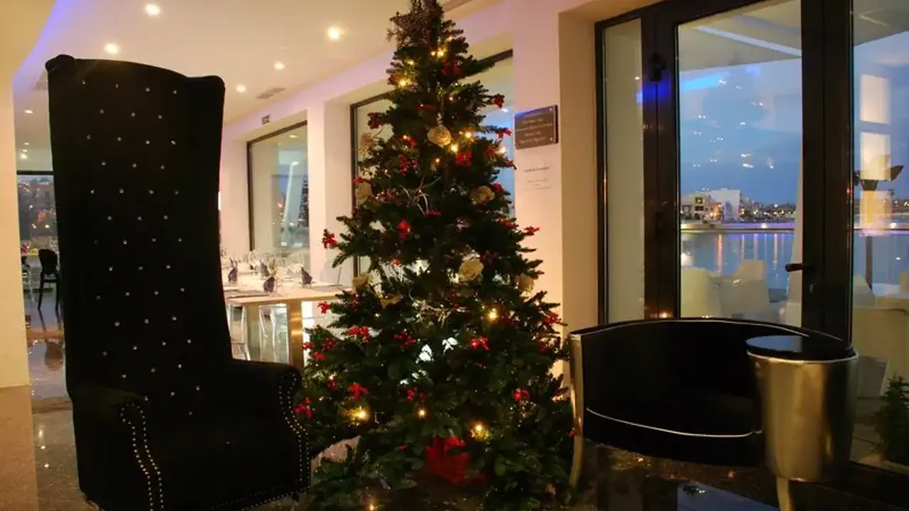 Water's Edge Hotel