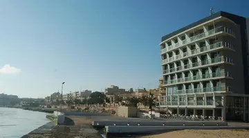Water's Edge Hotel
