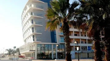 Water's Edge Hotel