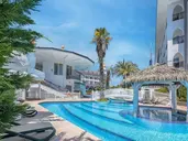 Well Palace Side Hotel