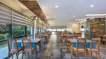 WHITE CITY BEACH HOTEL