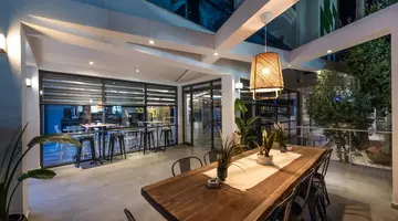 White City Beach Hotel