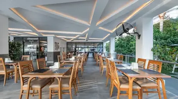 WHITE CITY BEACH HOTEL