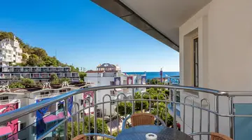 White City Beach Hotel